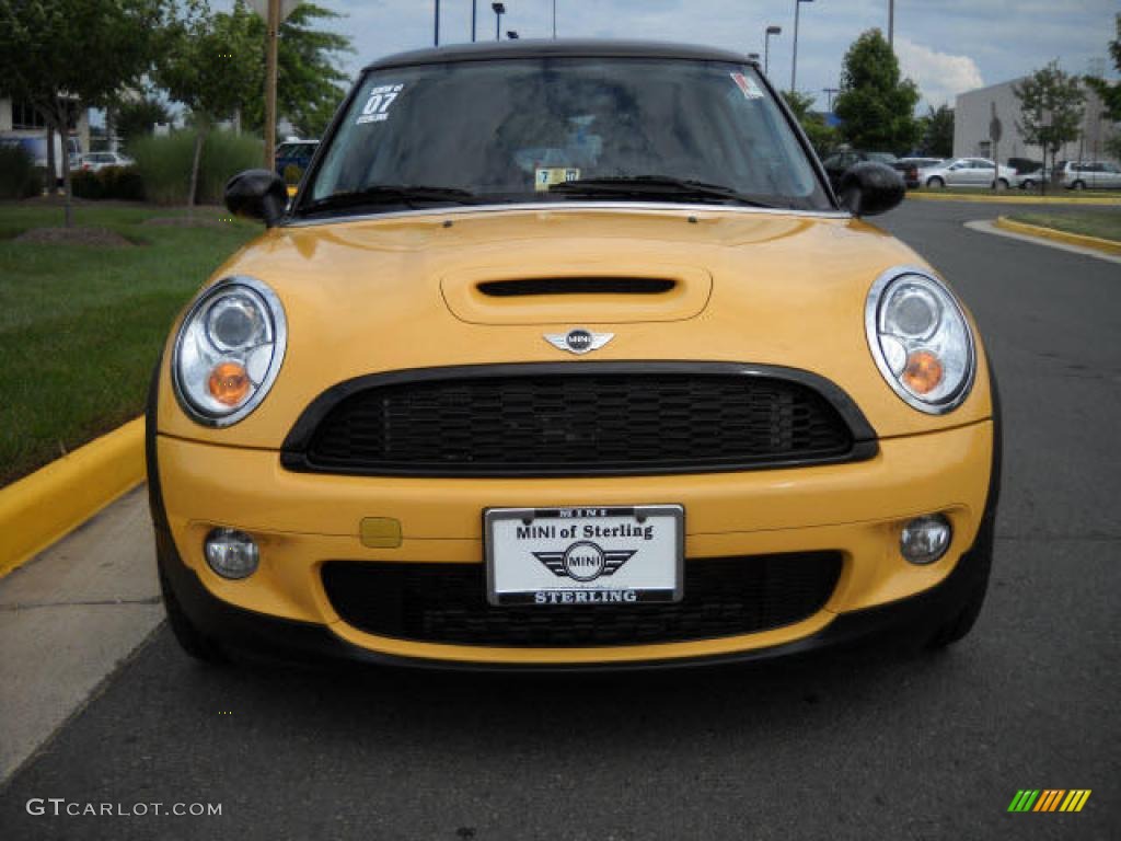 2007 Cooper S Hardtop - Mellow Yellow / Carbon Black/Black photo #8