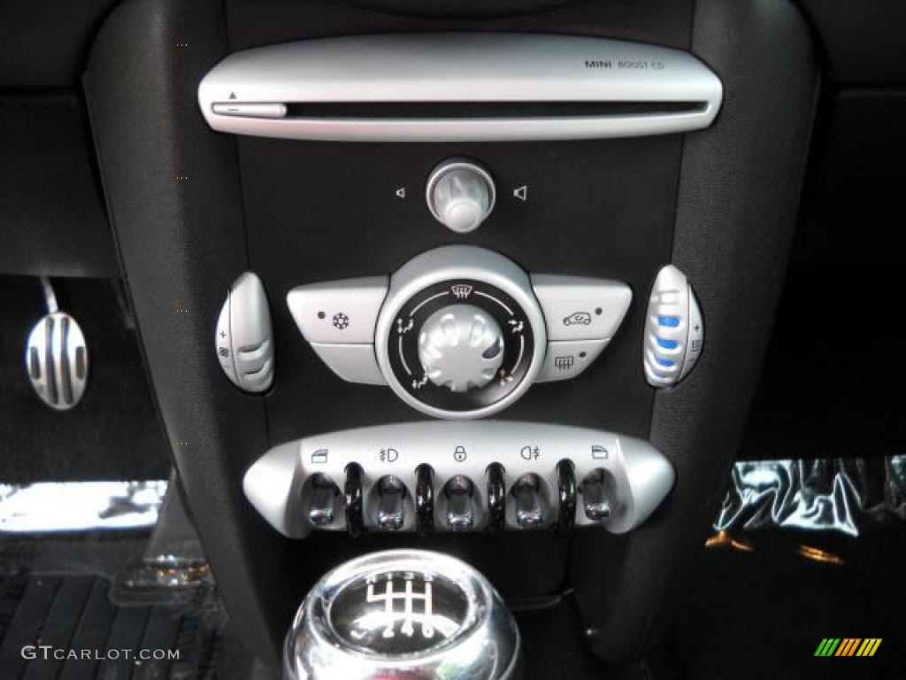 2007 Cooper S Hardtop - Mellow Yellow / Carbon Black/Black photo #11