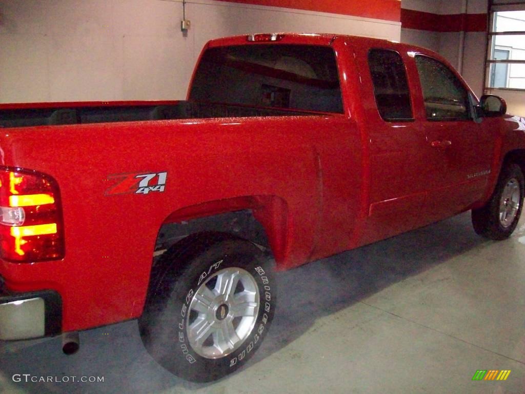 2007 Silverado 1500 LTZ Extended Cab 4x4 - Victory Red / Ebony Black photo #6