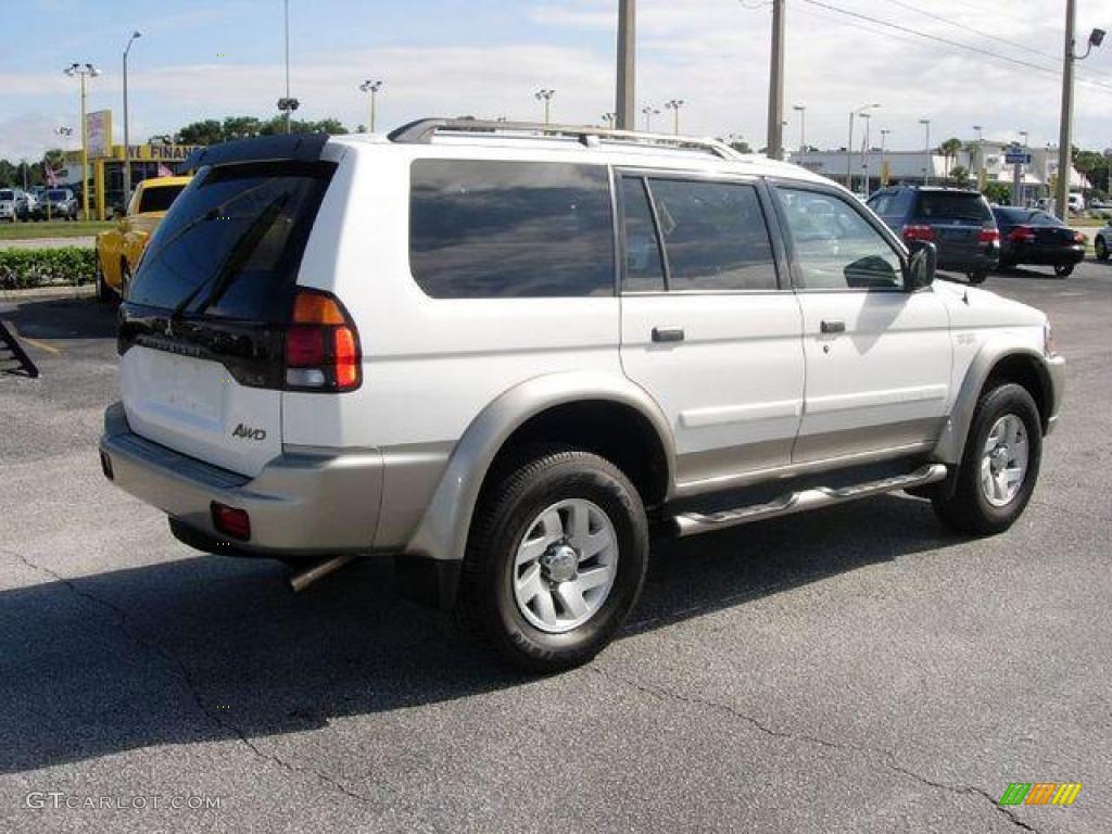2003 Montero Sport XLS 4x4 - Summit White / Tan photo #3