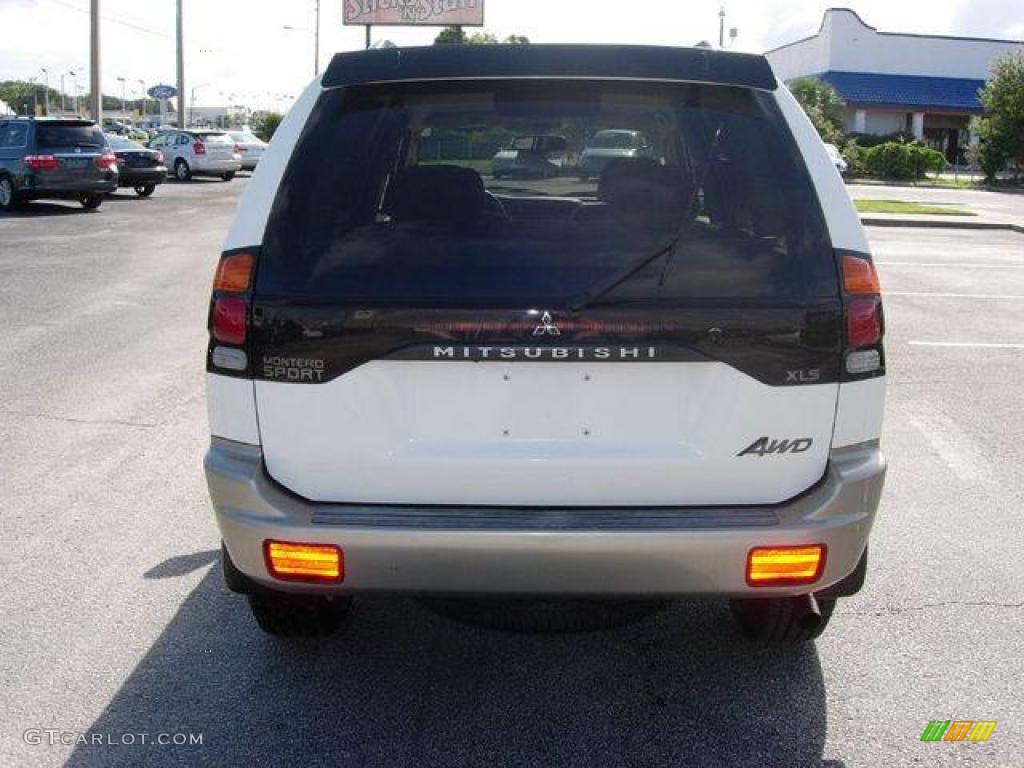 2003 Montero Sport XLS 4x4 - Summit White / Tan photo #4