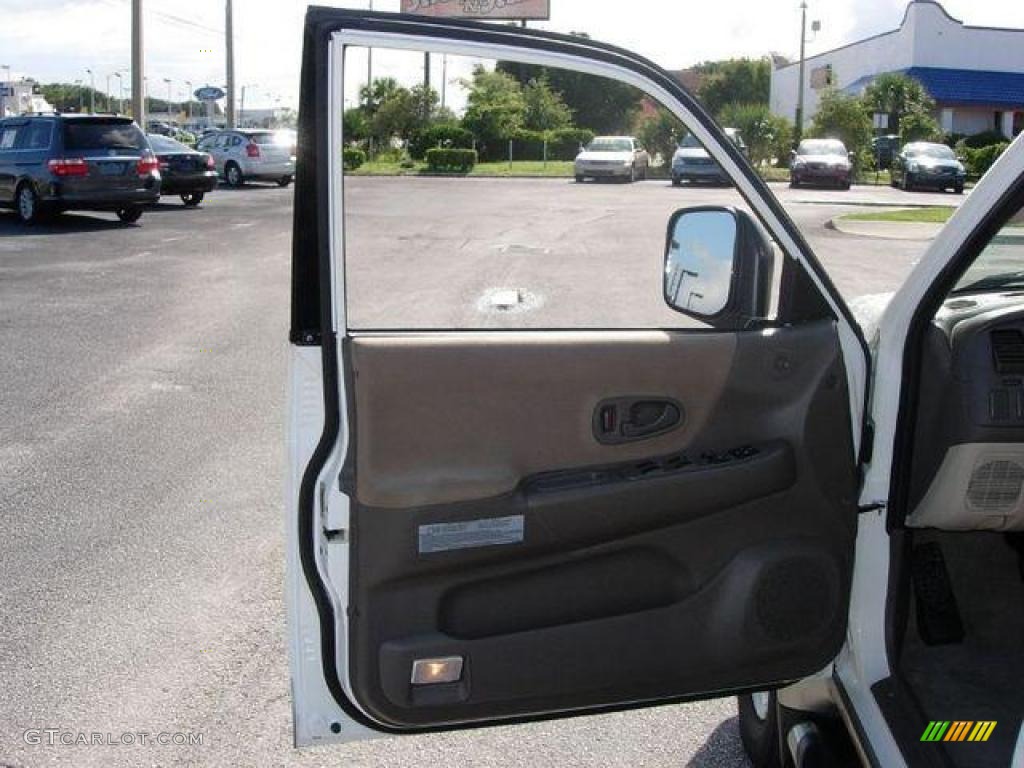 2003 Montero Sport XLS 4x4 - Summit White / Tan photo #7