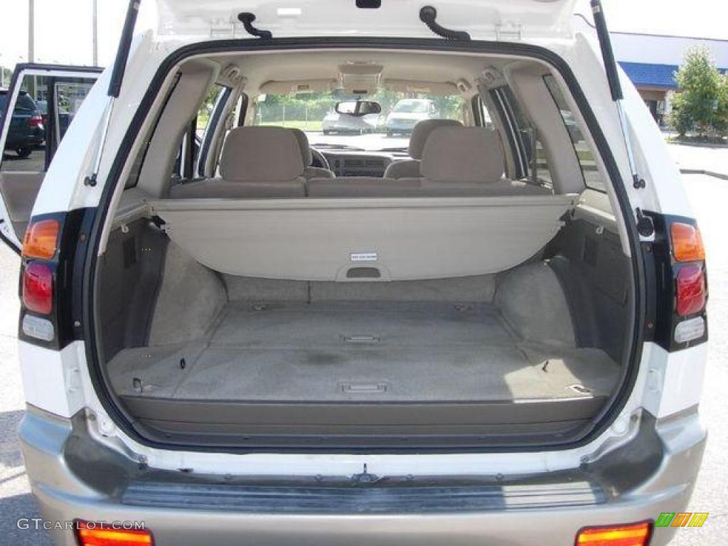 2003 Montero Sport XLS 4x4 - Summit White / Tan photo #11