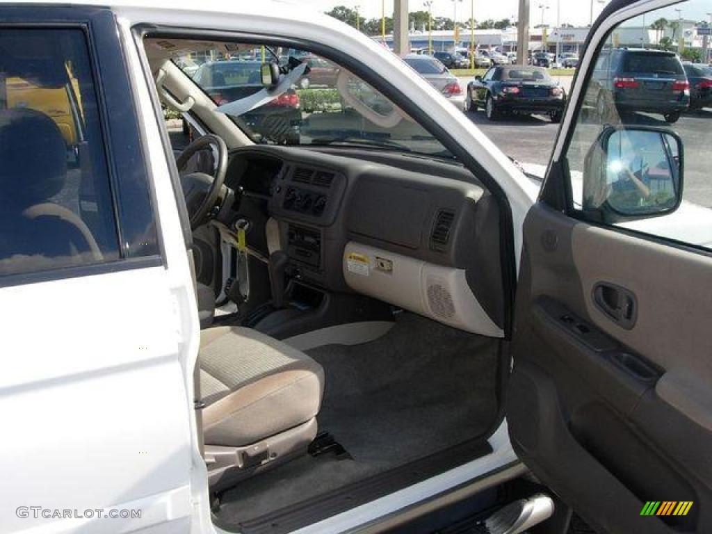 2003 Montero Sport XLS 4x4 - Summit White / Tan photo #12