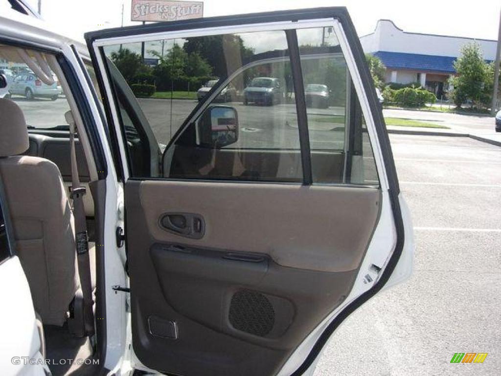 2003 Montero Sport XLS 4x4 - Summit White / Tan photo #15