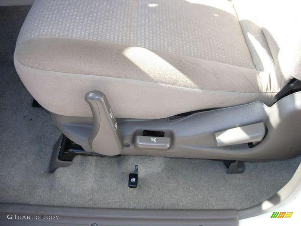 2003 Montero Sport XLS 4x4 - Summit White / Tan photo #16