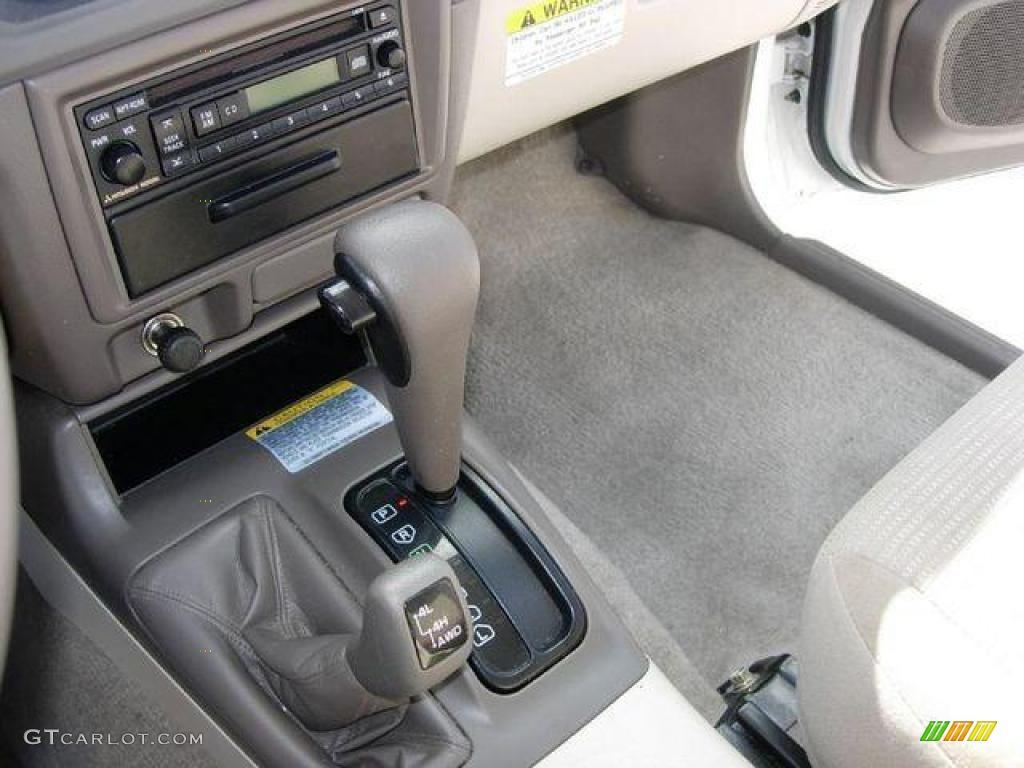 2003 Montero Sport XLS 4x4 - Summit White / Tan photo #22