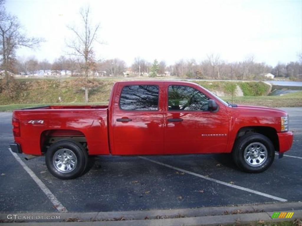 2007 Silverado 1500 LS Crew Cab 4x4 - Victory Red / Dark Titanium Gray photo #2