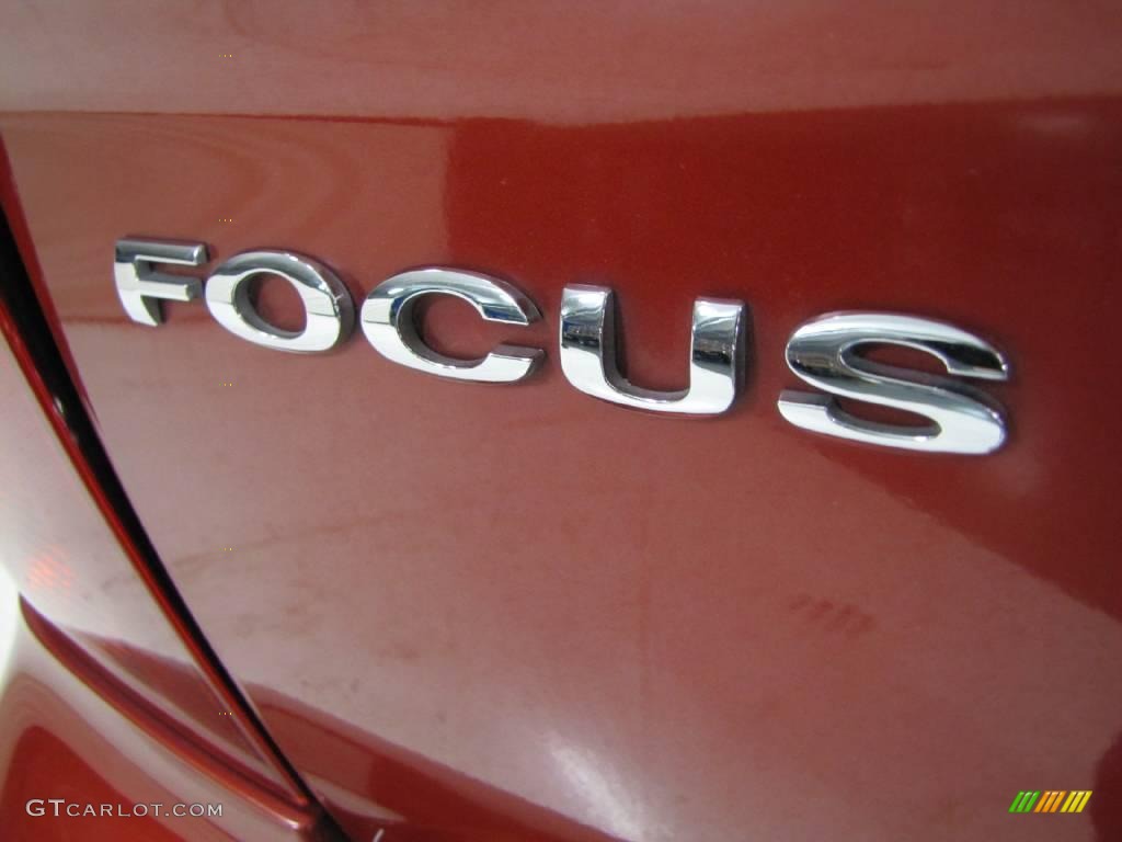 2005 Focus ZX4 S Sedan - Sangria Red Metallic / Dark Pebble/Light Pebble photo #7