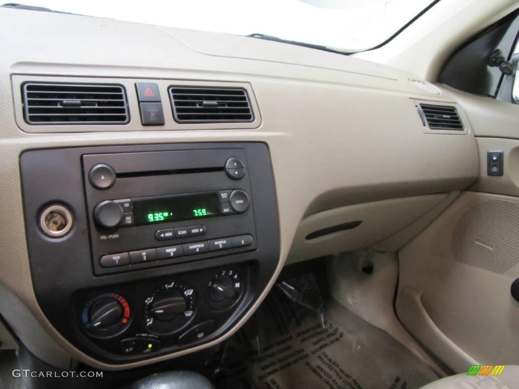 2005 Focus ZX4 S Sedan - Sangria Red Metallic / Dark Pebble/Light Pebble photo #28