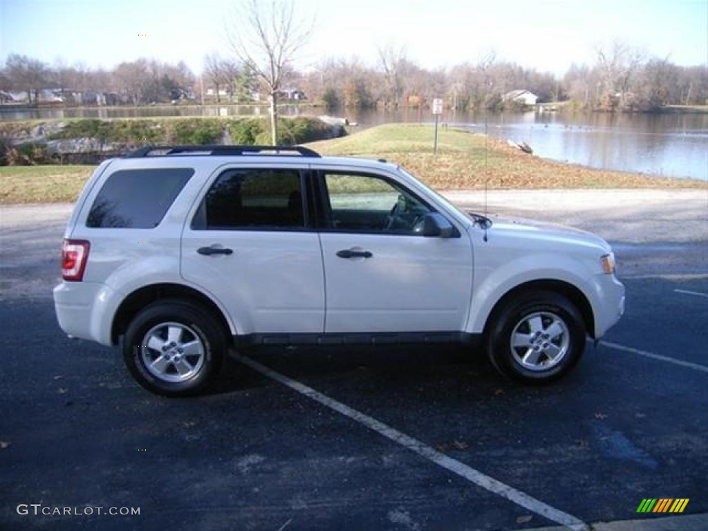 2009 Escape XLT V6 4WD - Oxford White / Stone photo #2