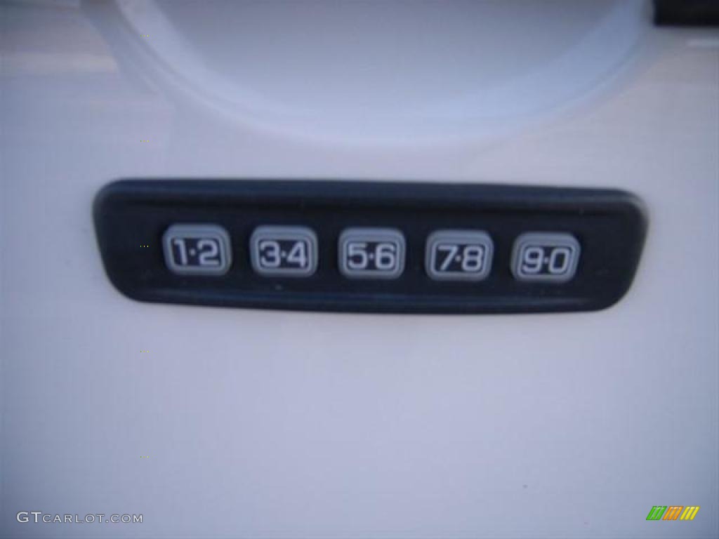 2009 Escape XLT V6 4WD - Oxford White / Stone photo #9