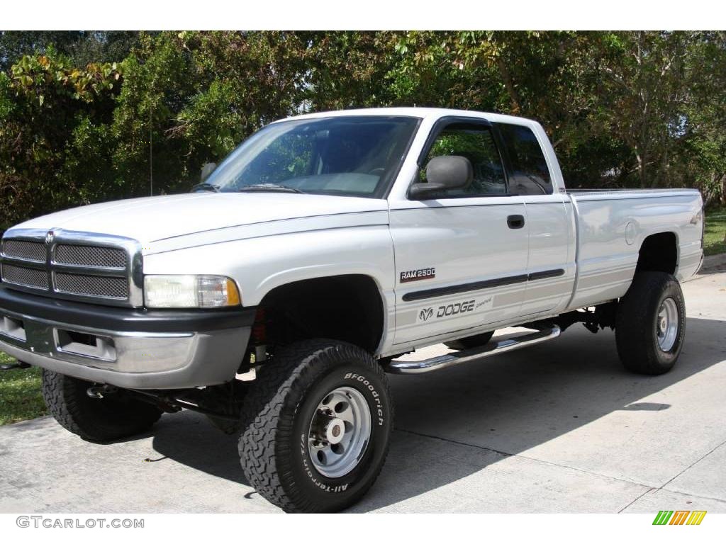 2002 Bright White Dodge Ram 2500 SLT Quad Cab 4x4 23387094 GTCarLot