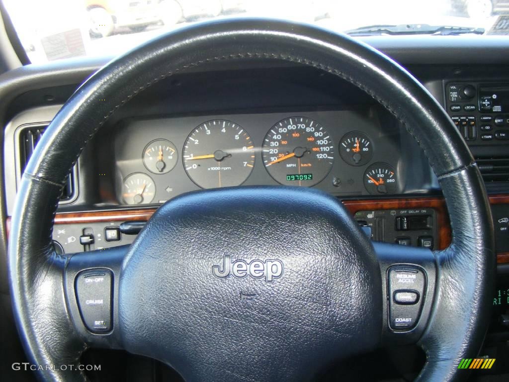 1997 Grand Cherokee Laredo 4x4 - Flame Red / Agate Black photo #10