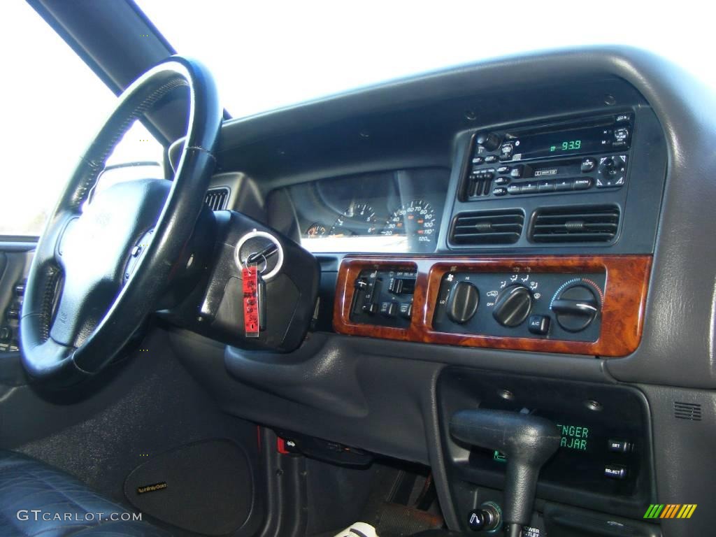 1997 Grand Cherokee Laredo 4x4 - Flame Red / Agate Black photo #19