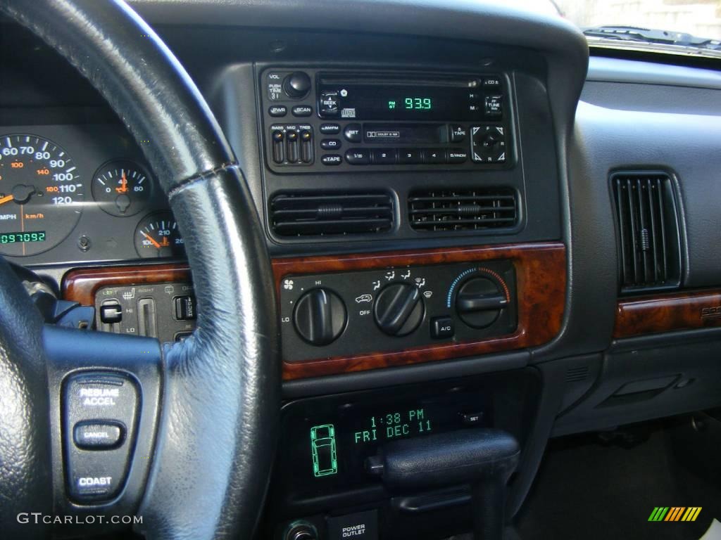 1997 Grand Cherokee Laredo 4x4 - Flame Red / Agate Black photo #26