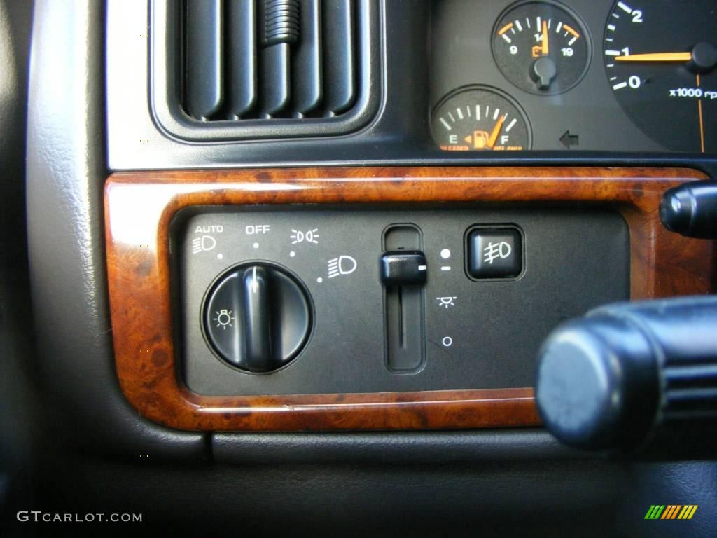 1997 Grand Cherokee Laredo 4x4 - Flame Red / Agate Black photo #29