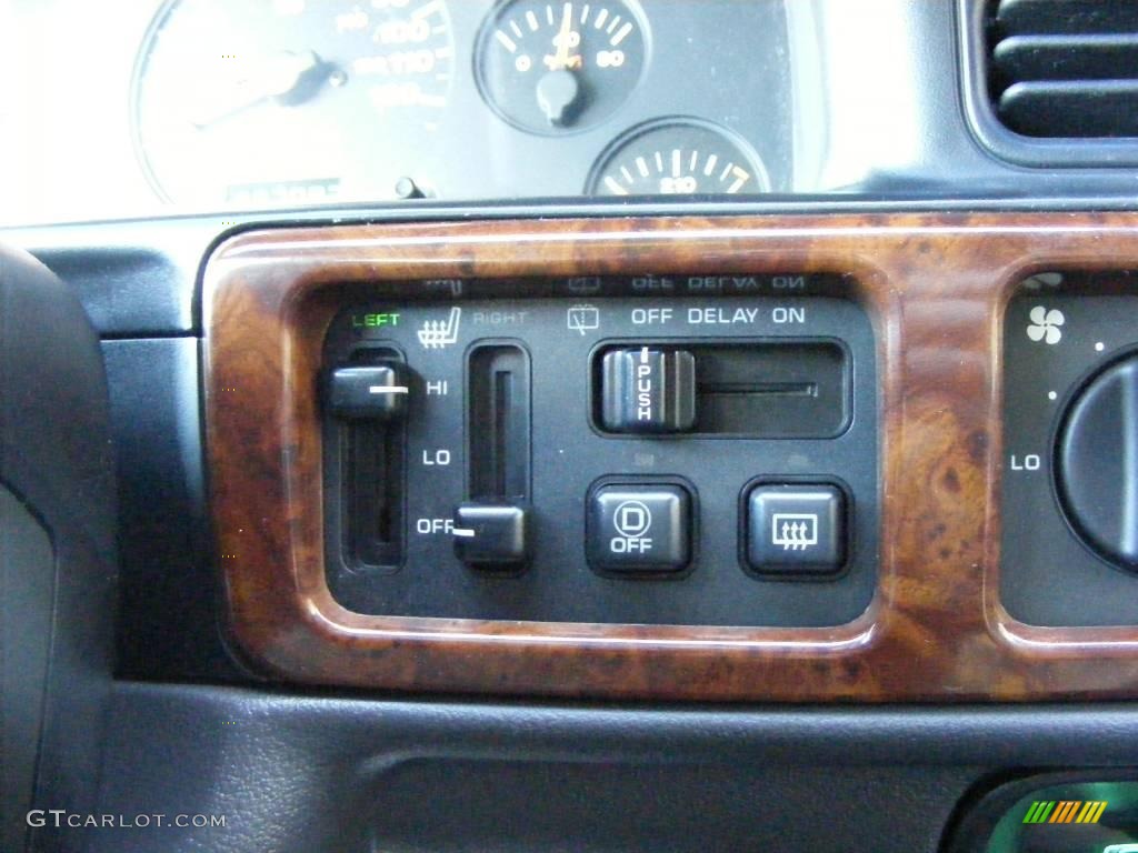 1997 Grand Cherokee Laredo 4x4 - Flame Red / Agate Black photo #30