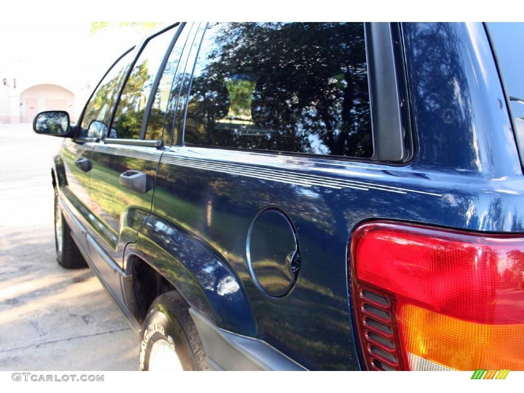 2003 Grand Cherokee Laredo 4x4 - Patriot Blue Pearl / Dark Slate Gray photo #17