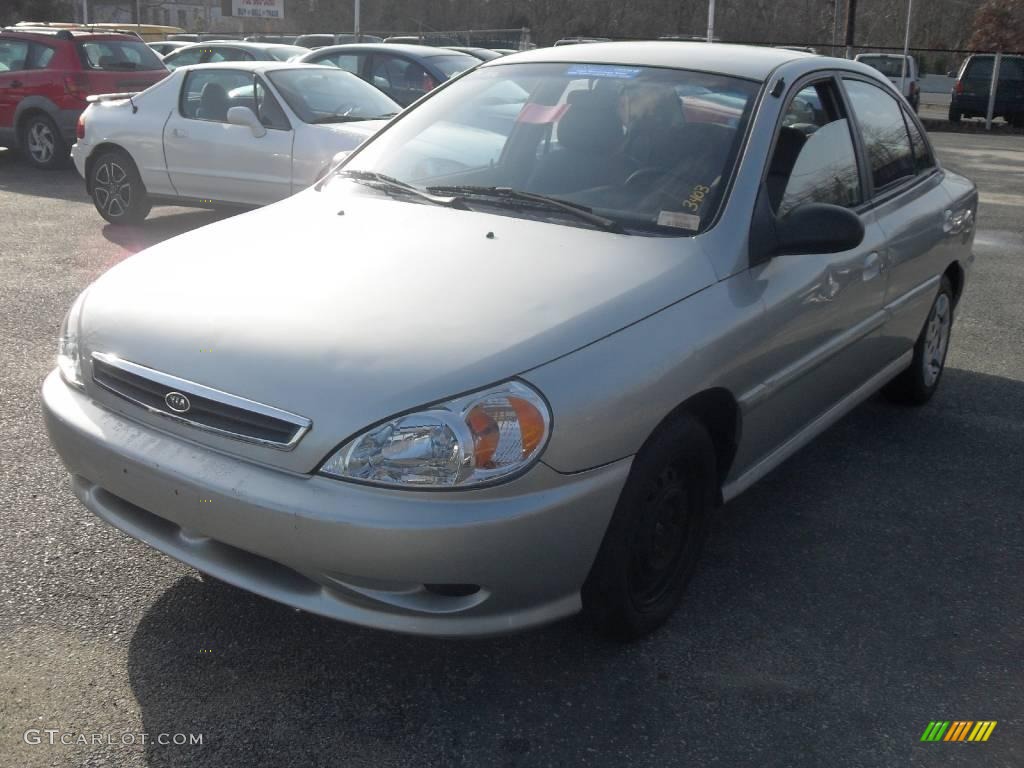 2002 Rio Sedan - Light Silver / Gray photo #2