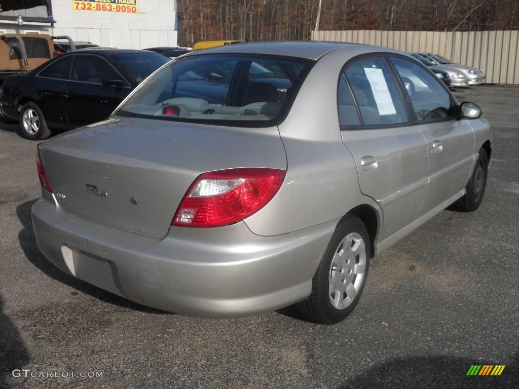 2002 Rio Sedan - Light Silver / Gray photo #5