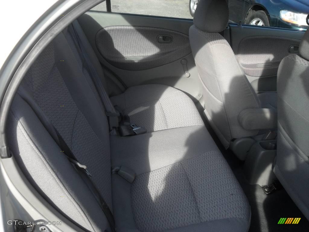 2002 Rio Sedan - Light Silver / Gray photo #11