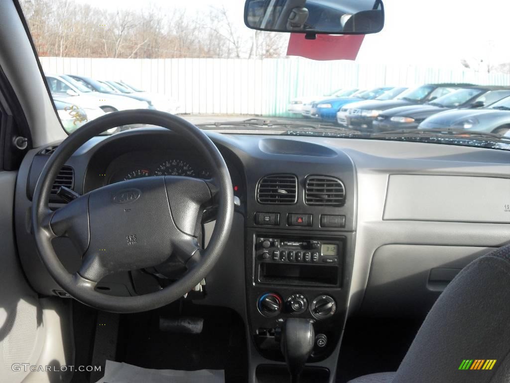 2002 Rio Sedan - Light Silver / Gray photo #12