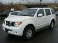 Avalanche White - Pathfinder SE 4x4 Photo No. 1