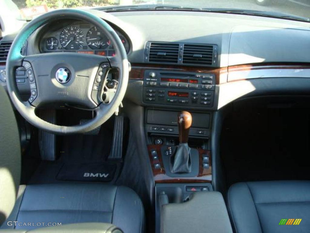 2005 3 Series 325xi Sedan - Alpine White / Black photo #12