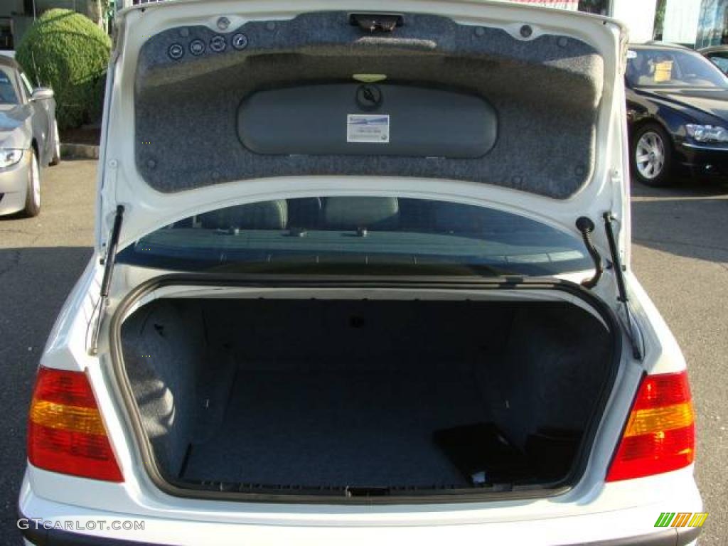 2005 3 Series 325xi Sedan - Alpine White / Black photo #18