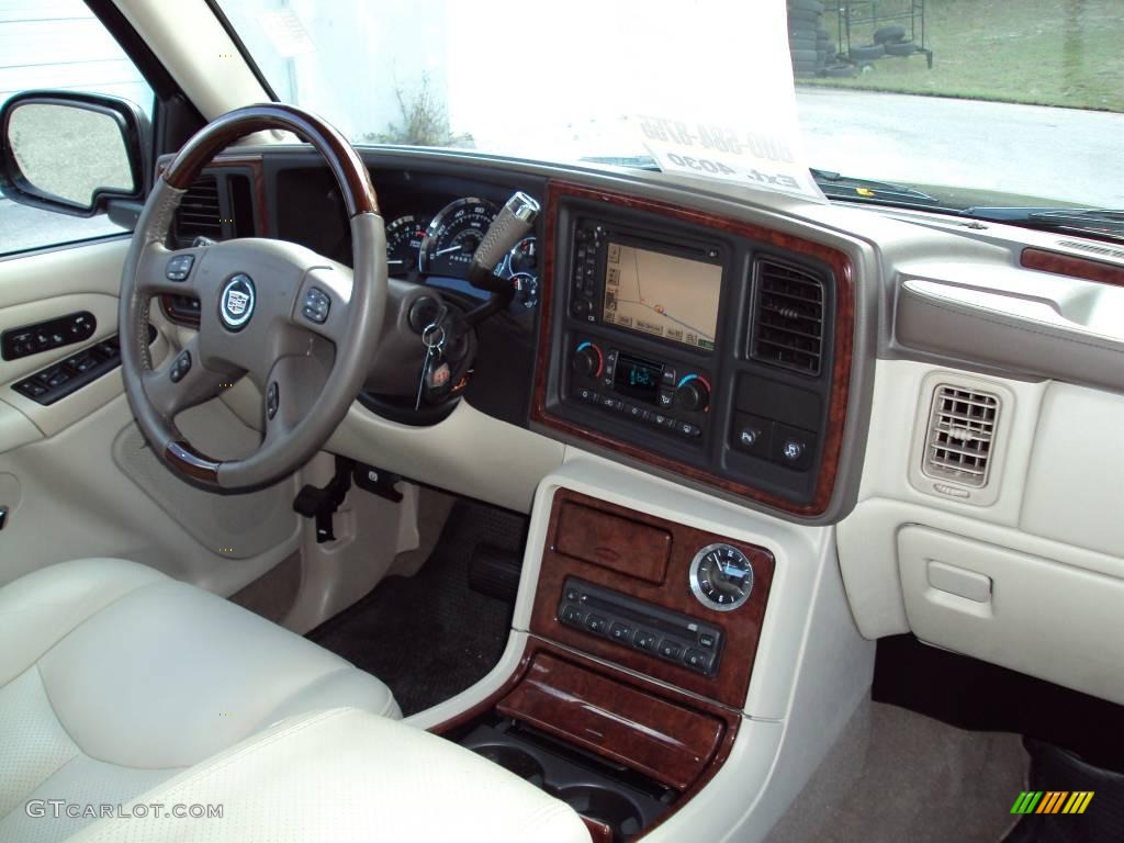 2006 Escalade EXT AWD - Black Raven / Shale photo #11