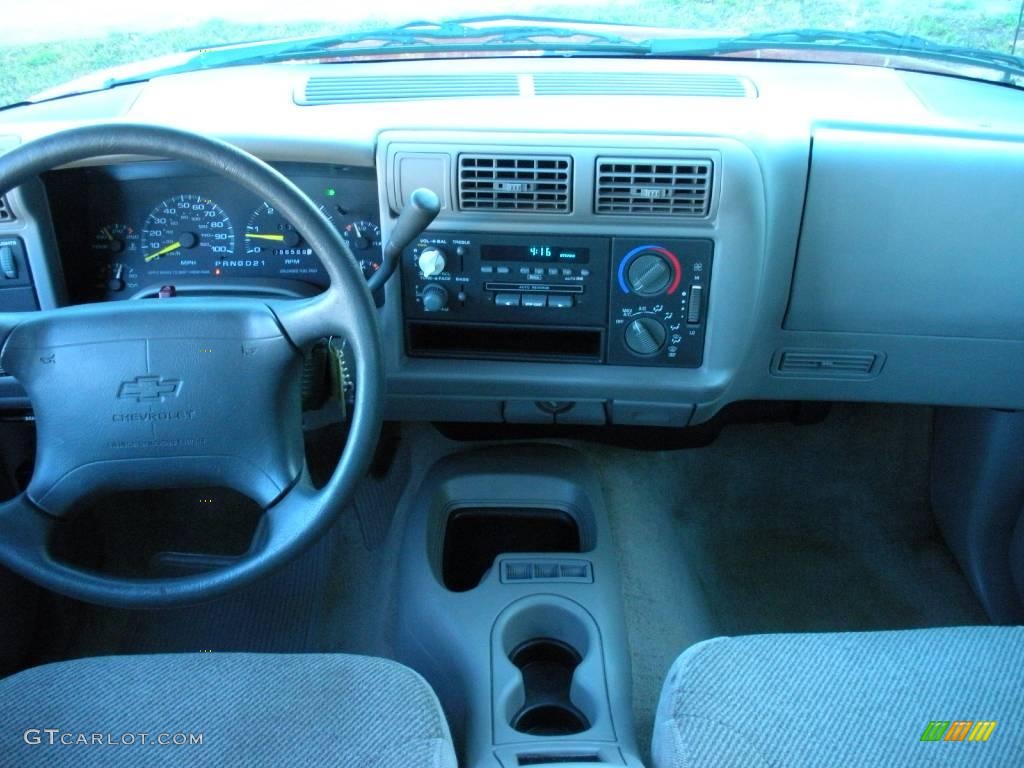1996 Chevrolet S10 LS Extended Cab Graphite Dashboard Photo #23468992