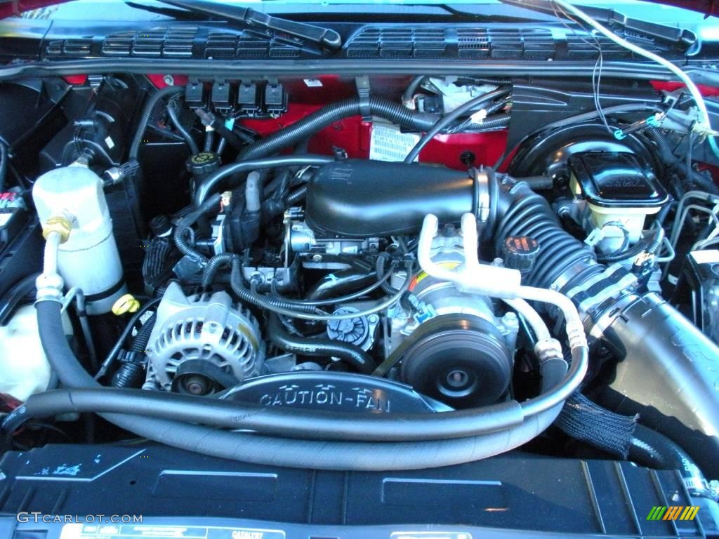 1996 Chevrolet S10 LS Extended Cab Engine Photos