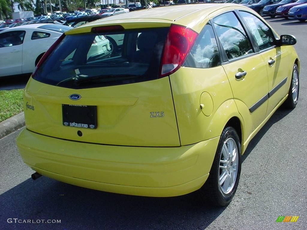2003 Focus ZX5 Hatchback - Screaming Yellow / Medium Graphite photo #3
