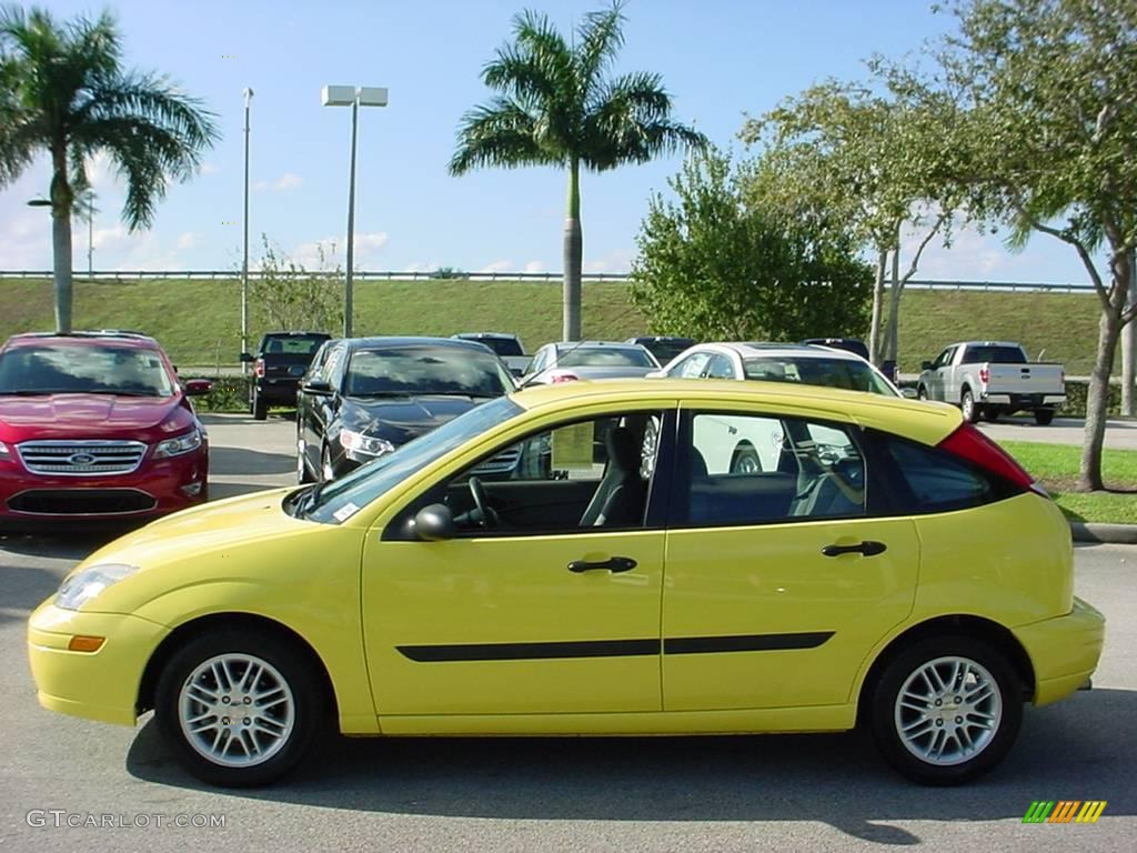 2003 Focus ZX5 Hatchback - Screaming Yellow / Medium Graphite photo #6