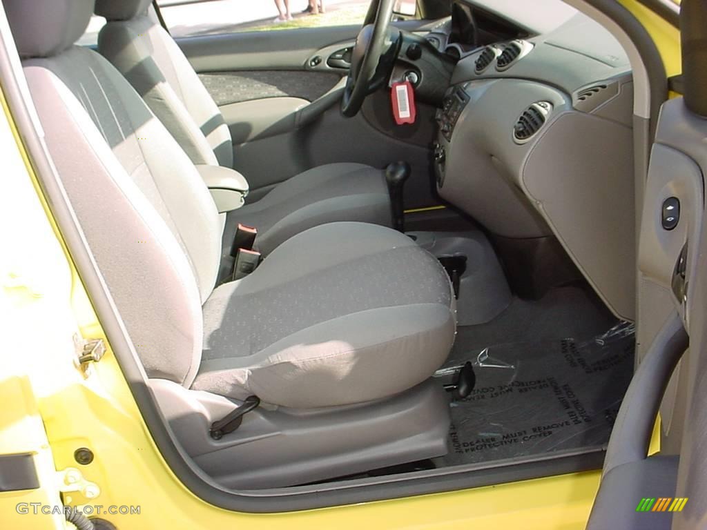 2003 Focus ZX5 Hatchback - Screaming Yellow / Medium Graphite photo #11