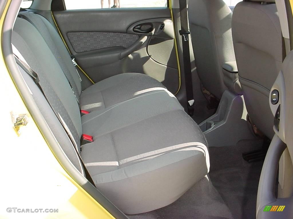 2003 Focus ZX5 Hatchback - Screaming Yellow / Medium Graphite photo #12