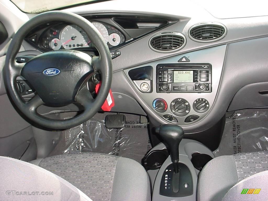 2003 Focus ZX5 Hatchback - Screaming Yellow / Medium Graphite photo #13