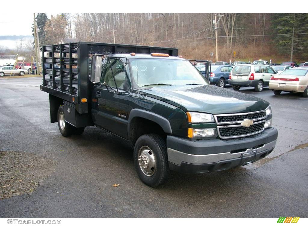 2007 Silverado 3500HD Regular Cab Chassis 4x4 Stake Truck - Woodland Green / Tan photo #13