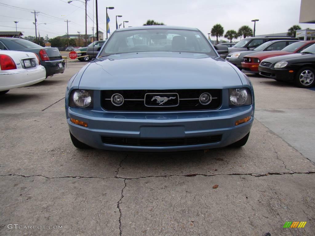 2007 Mustang V6 Deluxe Coupe - Windveil Blue Metallic / Light Graphite photo #3