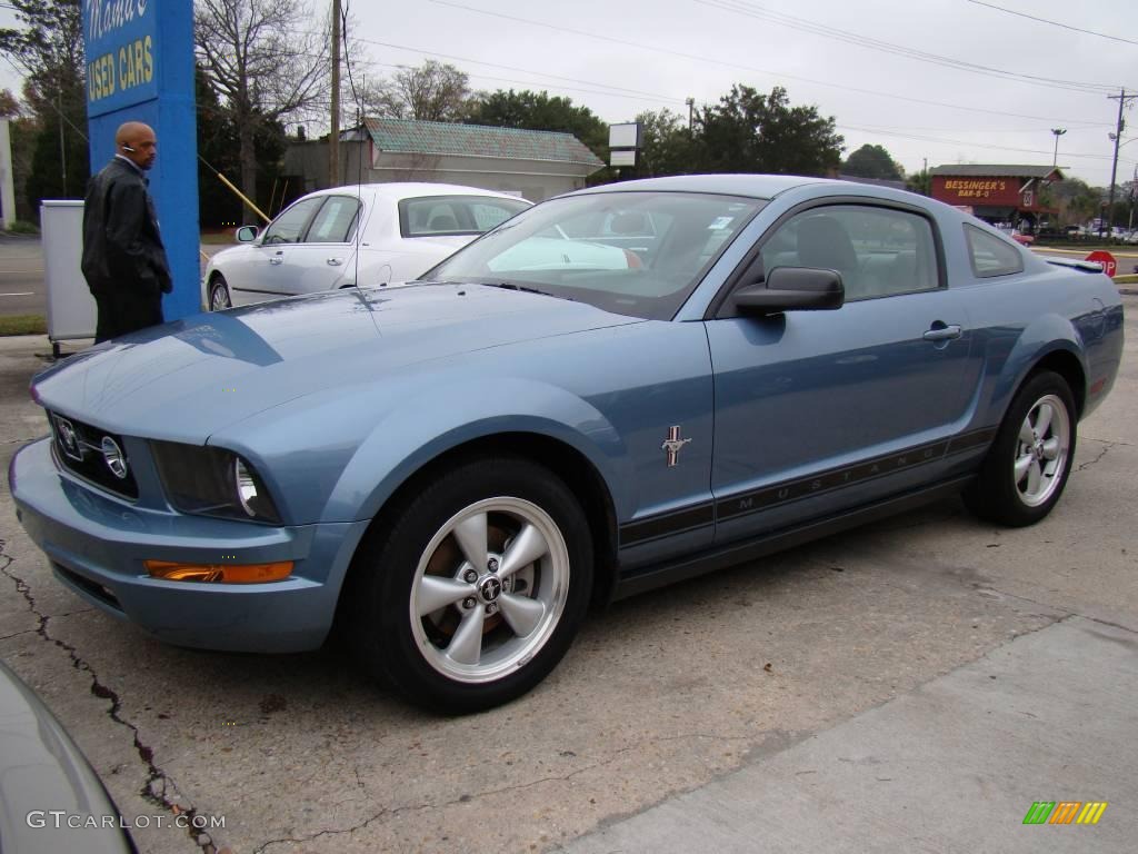 2007 Mustang V6 Deluxe Coupe - Windveil Blue Metallic / Light Graphite photo #4