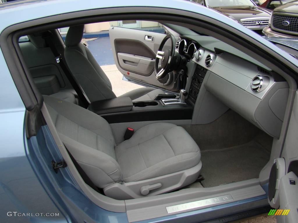 2007 Mustang V6 Deluxe Coupe - Windveil Blue Metallic / Light Graphite photo #11