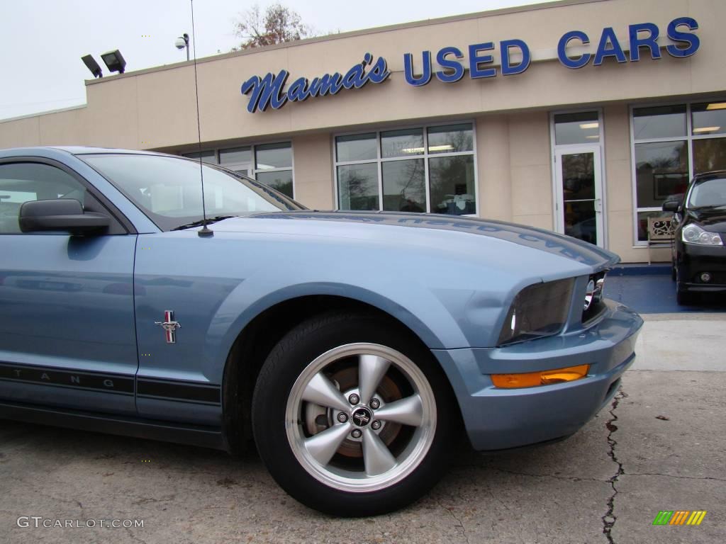 2007 Mustang V6 Deluxe Coupe - Windveil Blue Metallic / Light Graphite photo #23