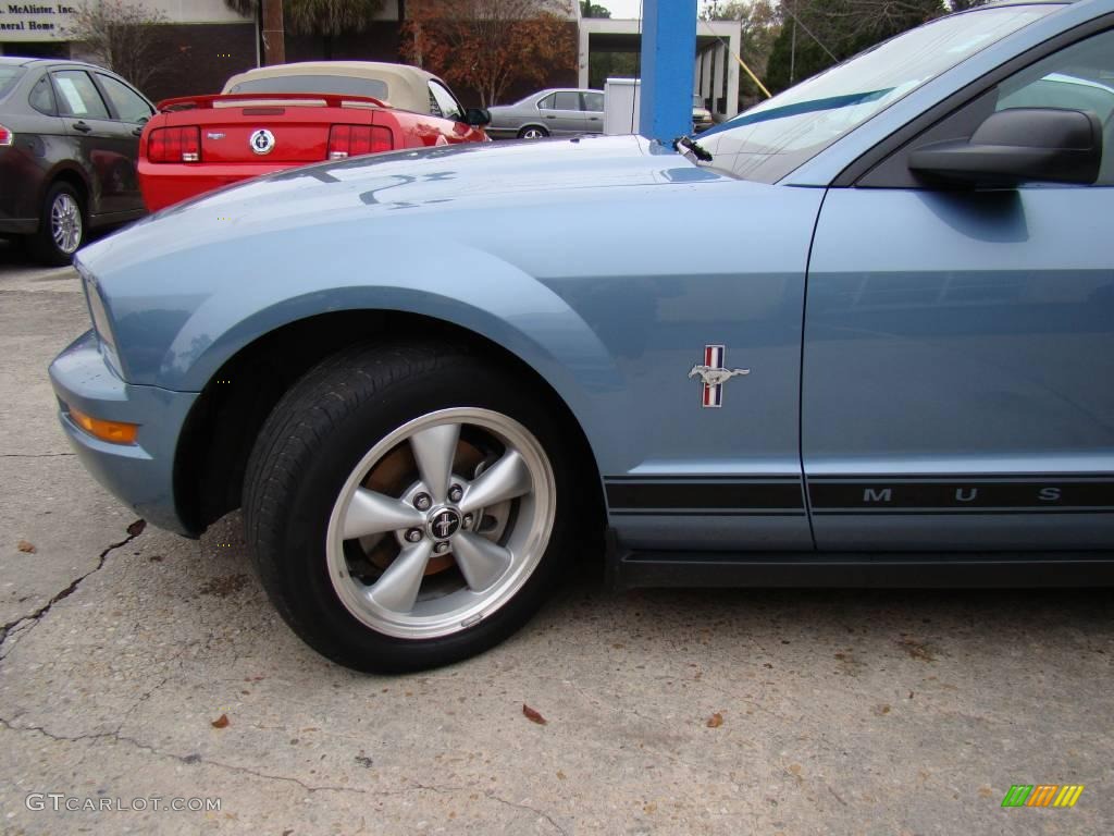 2007 Mustang V6 Deluxe Coupe - Windveil Blue Metallic / Light Graphite photo #24