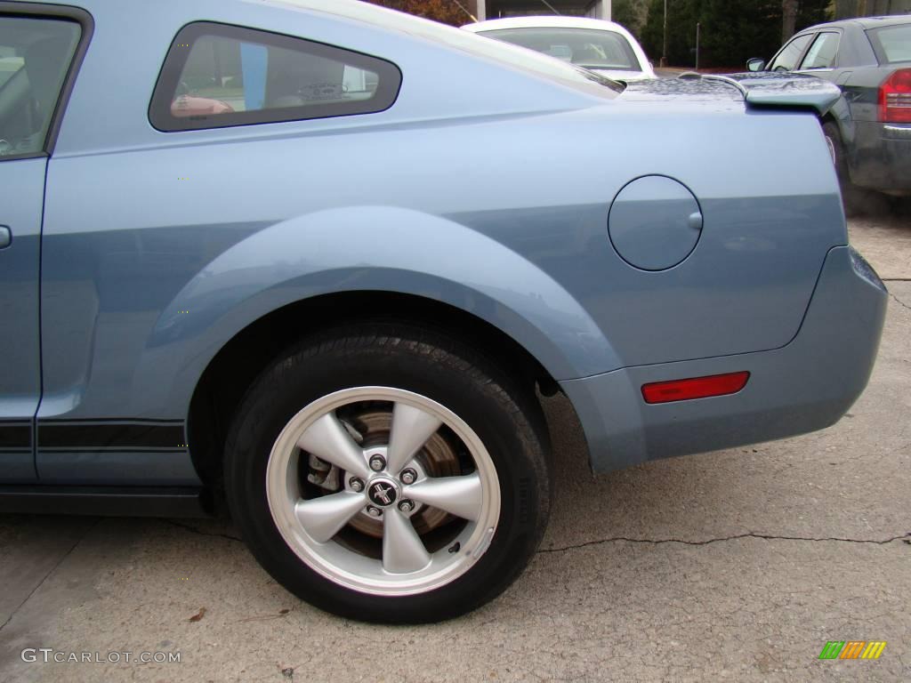 2007 Mustang V6 Deluxe Coupe - Windveil Blue Metallic / Light Graphite photo #25