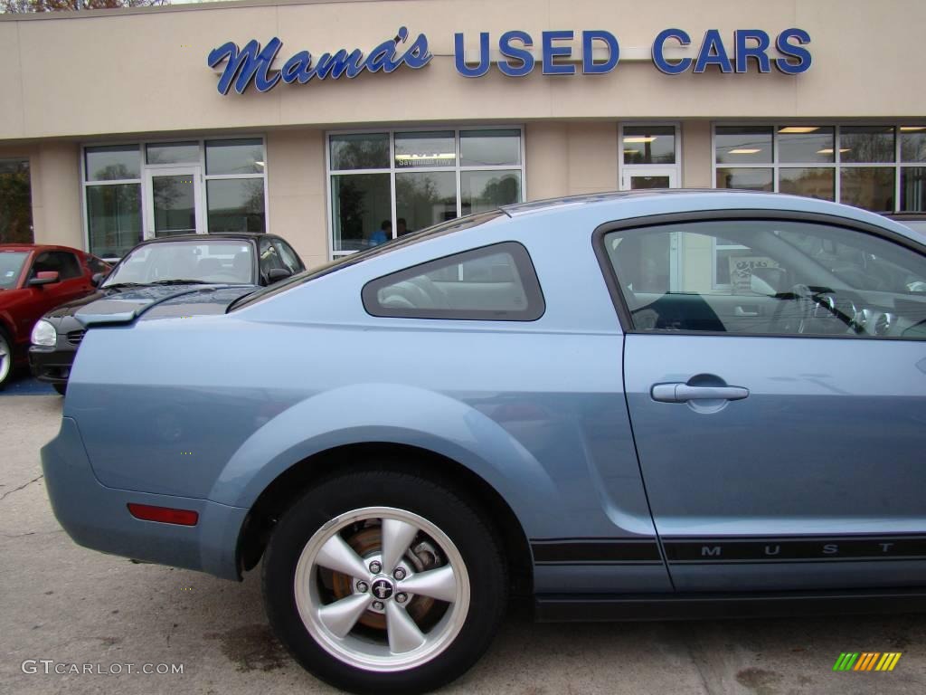 2007 Mustang V6 Deluxe Coupe - Windveil Blue Metallic / Light Graphite photo #26
