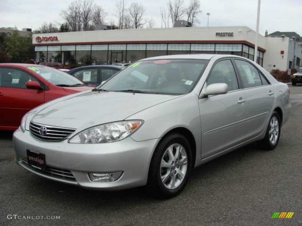 2006 Camry XLE V6 - Lunar Mist Metallic / Stone Gray photo #1