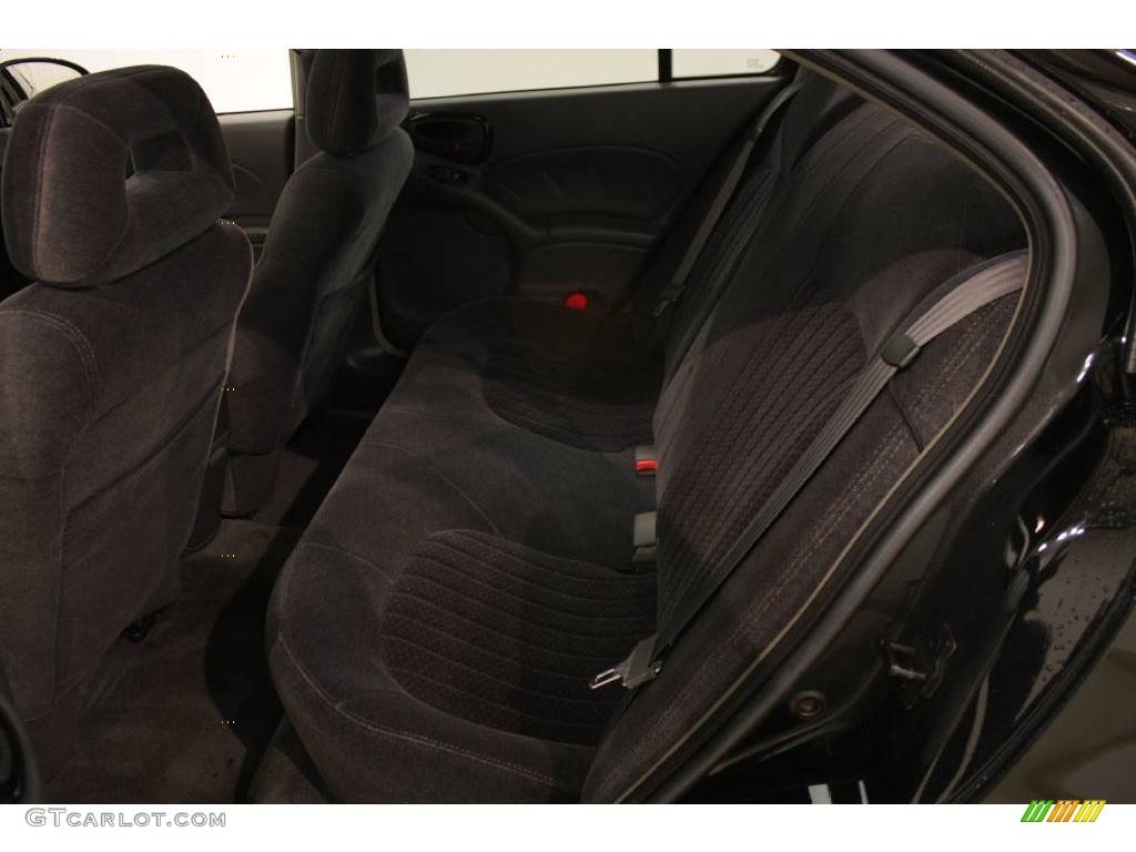 2002 Grand Am GT Sedan - Black / Dark Pewter photo #16