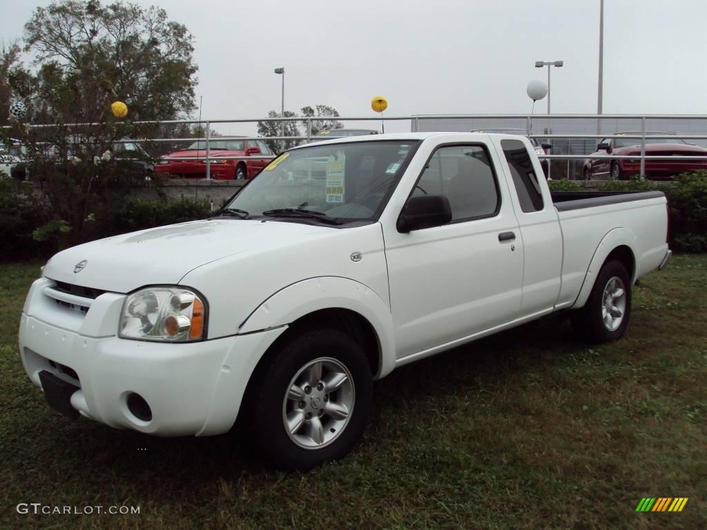 2002 Frontier XE King Cab - Cloud White / Gray photo #1