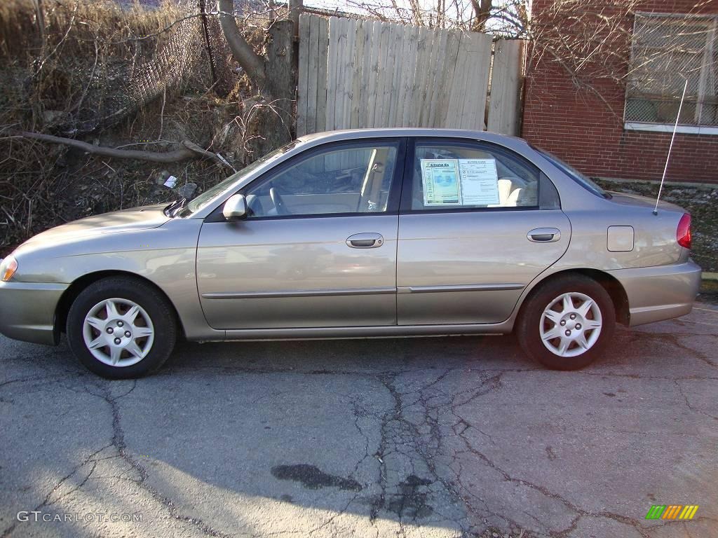 2002 Spectra LS Sedan - Stone Beige / Beige photo #6